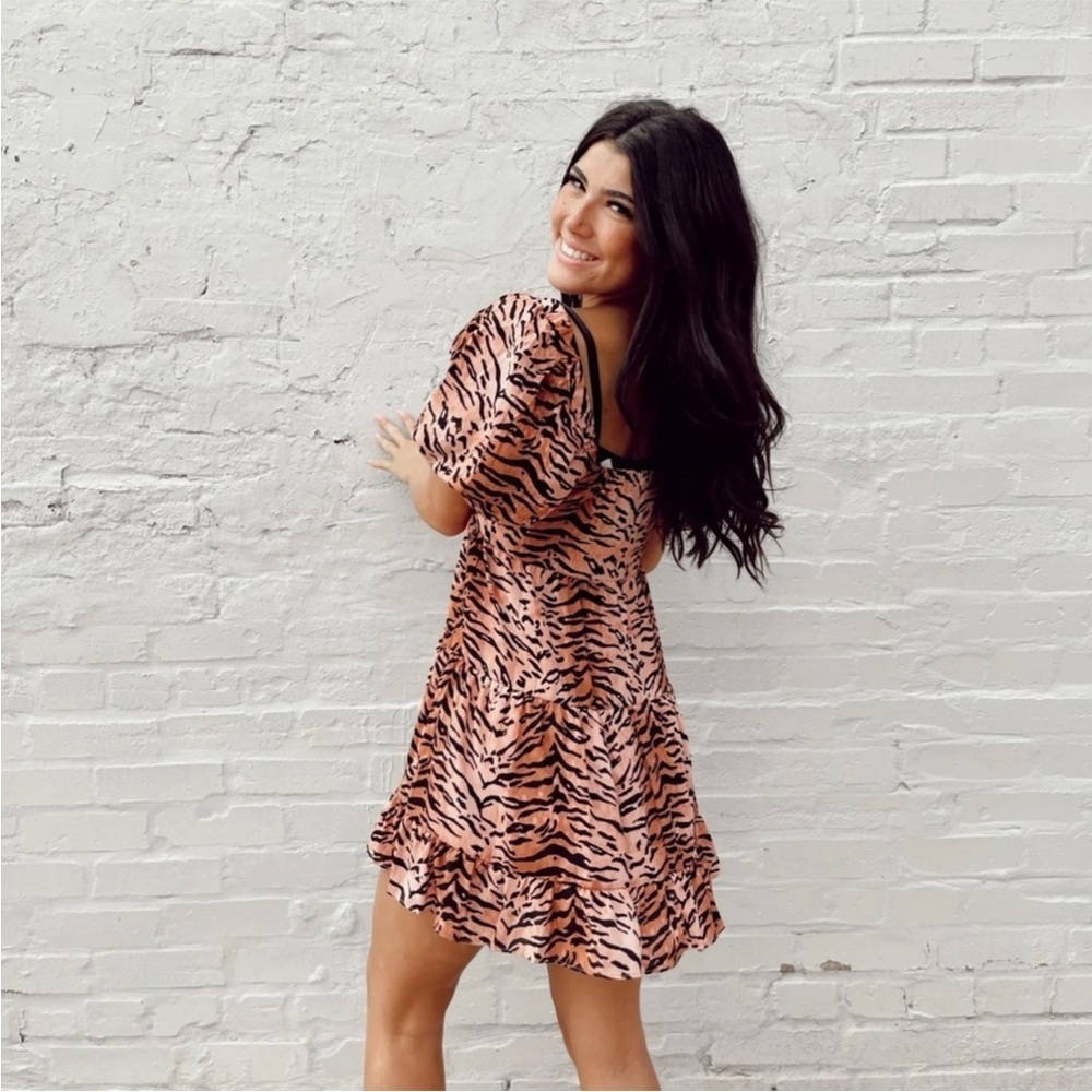 Buddy Love Becca Tiger Print Babydoll Mini Dress Women’s Small Puff Sleeves - Picture 6 of 16